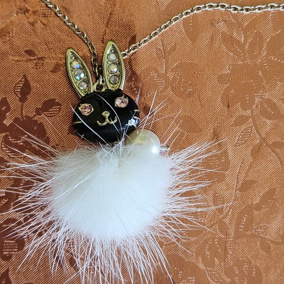 🐰🥚Puff-Puff Bunny Rabbit Necklace EASTER Or With White Fur - NWOT🥚🐰 - Picture 5 of 5